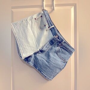 Levi’s Original fit 501 shorts, size 31 (fits like 29-30!)